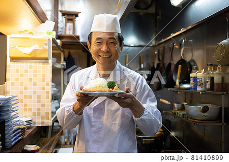 定食屋を経営する個人事業主 81410899