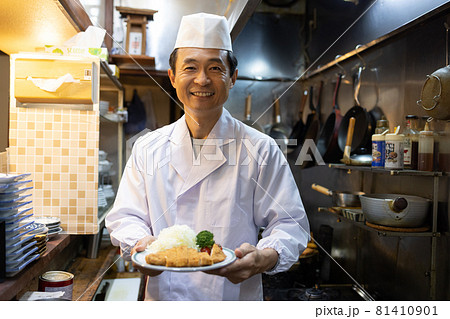 定食屋を経営する個人事業主 81410901