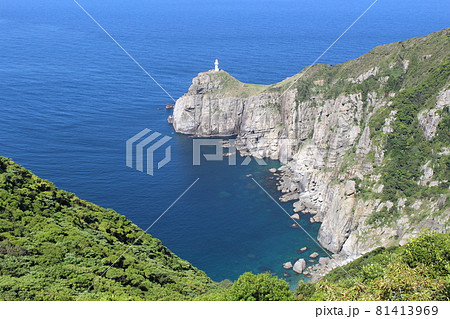 快晴の大瀬崎灯台と断崖 五島列島 福江島 長崎県 快晴の大瀬崎灯台と断崖 五島列島 福江島 長崎県 81413969
