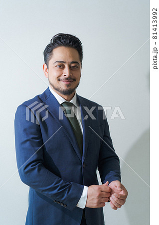 ビジネスマン　30代　中東系 81413992