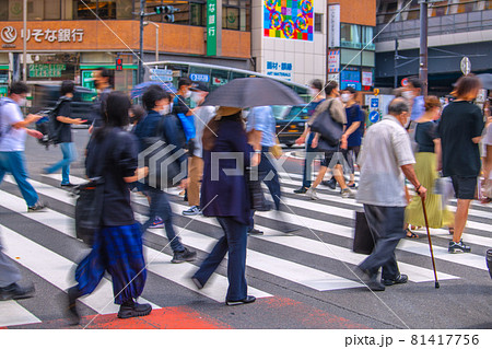 日本の東京都市景観 重症者2000人15日連続過去最多(全国）。宮益坂下交差点の人出…＝8月27日 81417756