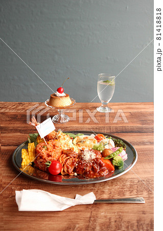 大人様ランチ　お子様ランチ　ランチプレート 81418818