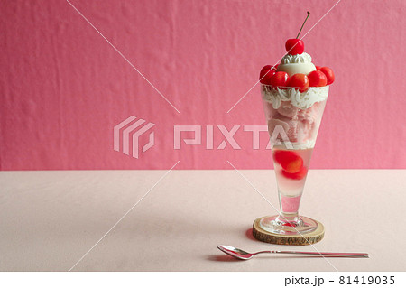 可愛い さくらんぼ パフェ 可愛い さくらんぼ パフェ 81419035