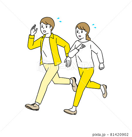 急いで走る夫婦 81420902