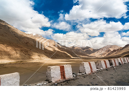 インド・ラダック地方 Pangong Lake Road, Ladakh, India インド・ラダック地方 Pangong Lake Road, Ladakh, India 81423993
