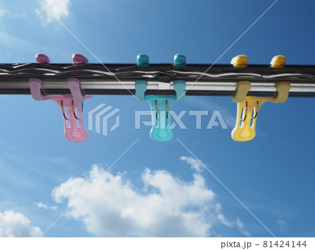 青空の下の洗濯バサミ 青空の下の洗濯バサミ 81424144