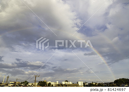 雨上がりの空に架かる虹の橋の写真素材