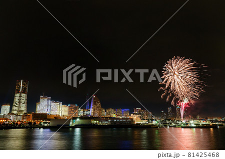 横浜/ 2020 みなとみらい21オフィス全館ライトアップ(TOWERS Milight )花火 横浜/ 2020 みなとみらい21オフィス全館ライトアップ(TOWERS Milight )花火 81425468