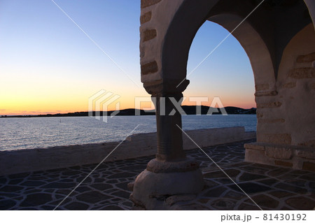 エーゲ海の夕景、パロス島 ギリシャ エーゲ海の夕景、パロス島 ギリシャ 81430192
