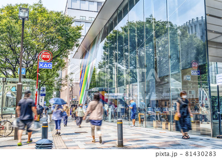 東京渋谷の都市風景 表参道 アップルストア 東京渋谷の都市風景 表参道 アップルストア 81430283