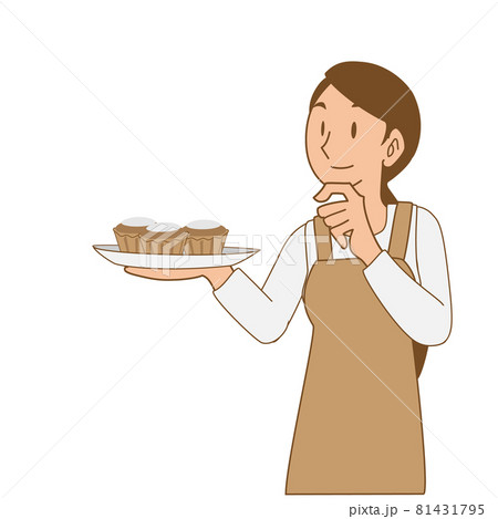 手作りの焼き菓子を持ち微笑む女性 81431795