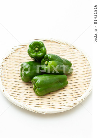 ピーマン　白バック 81431816