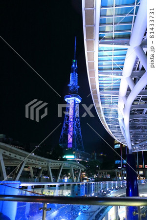 名古屋市のテレビ塔とビル群の街並みと夜景 81433731
