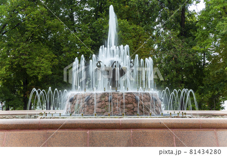 Repinskiy fountain in Bolotnaya square, center of Moscow near the Kremlin, Russia 81434280
