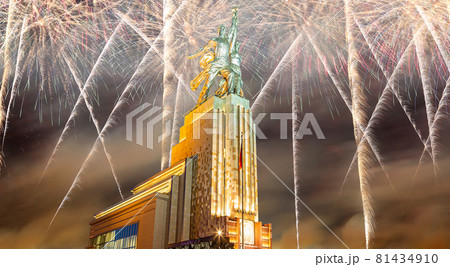 Celebratory colorful fireworks and soviet monument Rabochiy i Kolkhoznitsa ( Worker and Kolkhoz Woman or Worker and Collective Farmer) of sculptor Vera Mukhina, Moscow, Russia. Made of in 1937 81434910