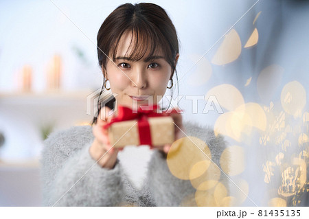 女性　プレゼント 81435135