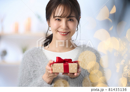 女性　プレゼント 81435136