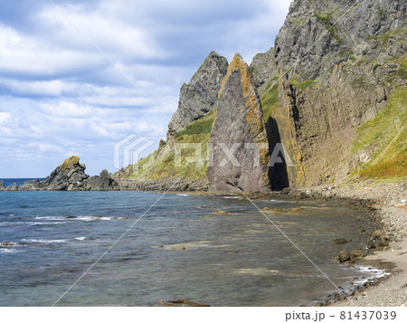 北海道礼文島 地蔵岩 / Jizouiwa, Rebun Island, Hokkaido 北海道礼文島 地蔵岩 / Jizouiwa, Rebun Island, Hokkaido 81437039