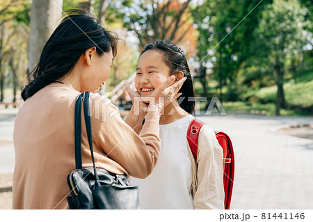 母親に愛される女の子 母親に愛される女の子 81441146