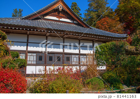 長瀞七草寺　法善寺　秋の風景　紅葉の季節　　 81441163