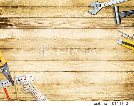 工具と木目の素材 81443286
