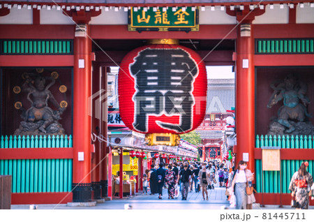 日本の東京都市景観 重症者2000人15日連続過去最多(全国）。浅草寺は多くの人出…＝8月27日 81445711