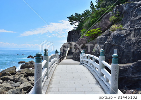高知 青空の桂浜にある龍宮橋 高知 青空の桂浜にある龍宮橋 81446102