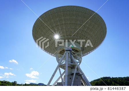 大空を仰ぐ日本最大のパラボラアンテナ 大空を仰ぐ日本最大のパラボラアンテナ 81446387