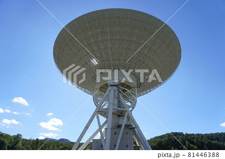 大空を仰ぐ日本最大のパラボラアンテナ 大空を仰ぐ日本最大のパラボラアンテナ 81446388