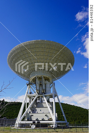 大空を仰ぐ日本最大のパラボラアンテナ 大空を仰ぐ日本最大のパラボラアンテナ 81446392