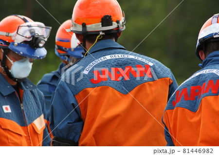 国際緊急援助隊の公開訓練、出動服の「JAPAN」強調（2011年兵庫県広域防災センター） 81446982