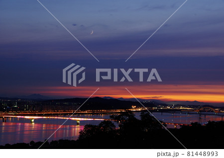 ソウル漢江の夕暮れ ソウル漢江の夕暮れ 81448993