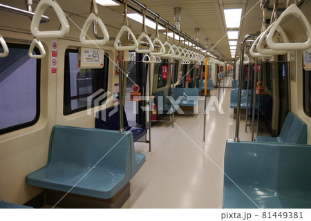 駅 ステーション 立つ 81449381