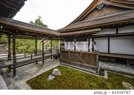 春の総本山仁和寺　御殿回廊 81449797
