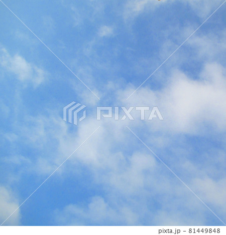 空と白い雲　背景画像 81449848