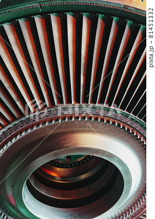 Internal design of a gas turbine plant for generating energy. 81451332