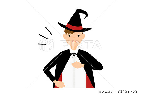 ハロウィンの仮装、魔法使い姿の男の子が胸を叩いているお任せあれのポーズ 81453768