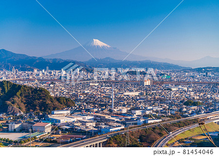 （静岡県）静岡市の街並　東名高速道路と新幹線　富士山遠望、 81454046