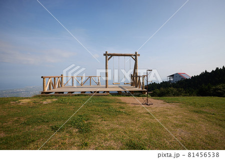 ［香川県］雲辺寺山頂にある天空のブランコ.-初夏- 81456538