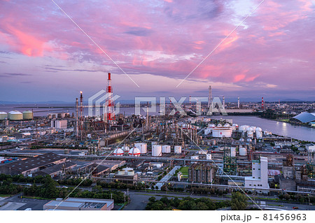 《三重県》四日市工業地帯の夕景・コンビナート 《三重県》四日市工業地帯の夕景・コンビナート 81456963