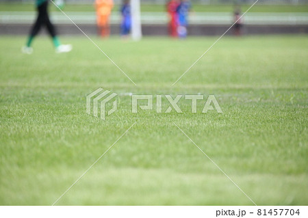 サッカーの試合 81457704