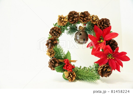クリスマスイメージ 松ぼっくりのクリスマスリース クリスマスイメージ 松ぼっくりのクリスマスリース 81458224