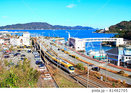 三重県、鳥羽市と近鉄特急伊勢志摩ライナーの風景 三重県、鳥羽市と近鉄特急伊勢志摩ライナーの風景 81462705