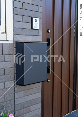 新築住宅の玄関 81462900