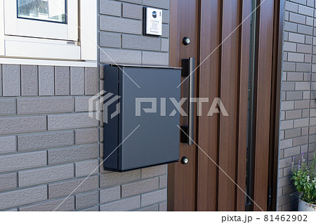 新築住宅の玄関 新築住宅の玄関 81462902