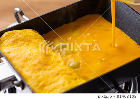 卵焼きを作る 81463108