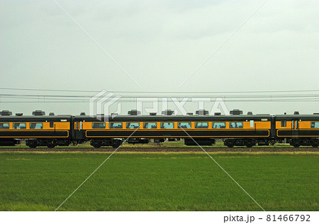 北陸本線 美川ー加賀笠間 JR西日本 14系 なにわ ⑥ オロ14-710(宮原) 山側 北陸本線 美川ー加賀笠間 JR西日本 14系 なにわ ⑥ オロ14-710(宮原) 山側 81466792