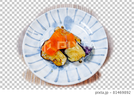 家庭的で素朴な自宅調理の「茄子と人参の素揚げ」水彩画風 絵手紙 家庭的で素朴な自宅調理の「茄子と人参の素揚げ」水彩画風 絵手紙 81469892