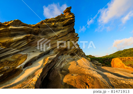 鷹島希岩の夕景　【長崎県松浦市鷹島】 81471913