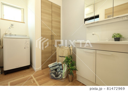 デザイナーズハウス お洒落な洗面脱衣室 81472969